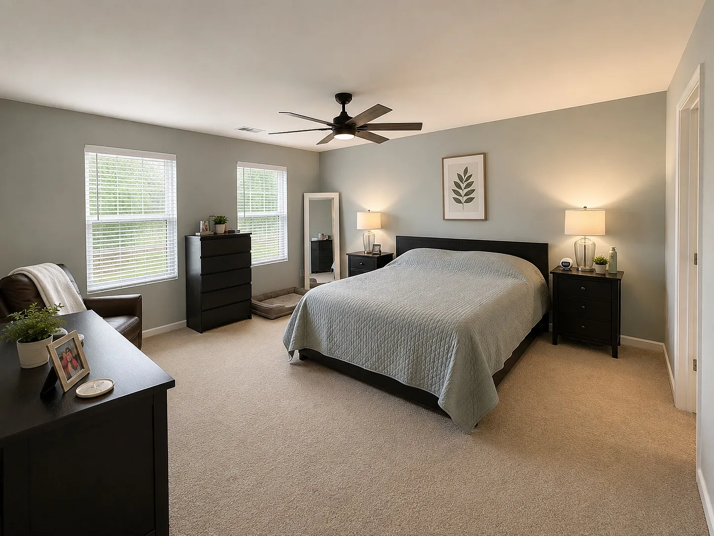 4 bed, 2.5 bath, 2290 sqft, $2,500 — Photo 4