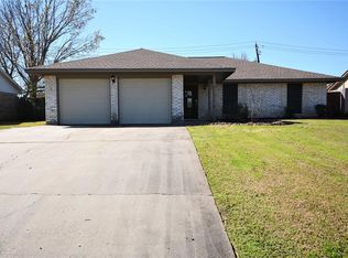 408 Oleander St, Lake Jackson, TX 77566