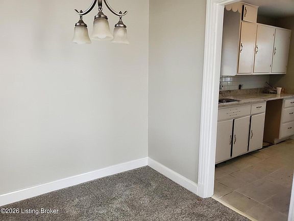 5th image of 305 S Hubbards Ln