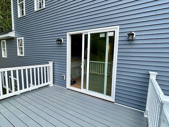 3rd image of 28 Moreland Green Dr