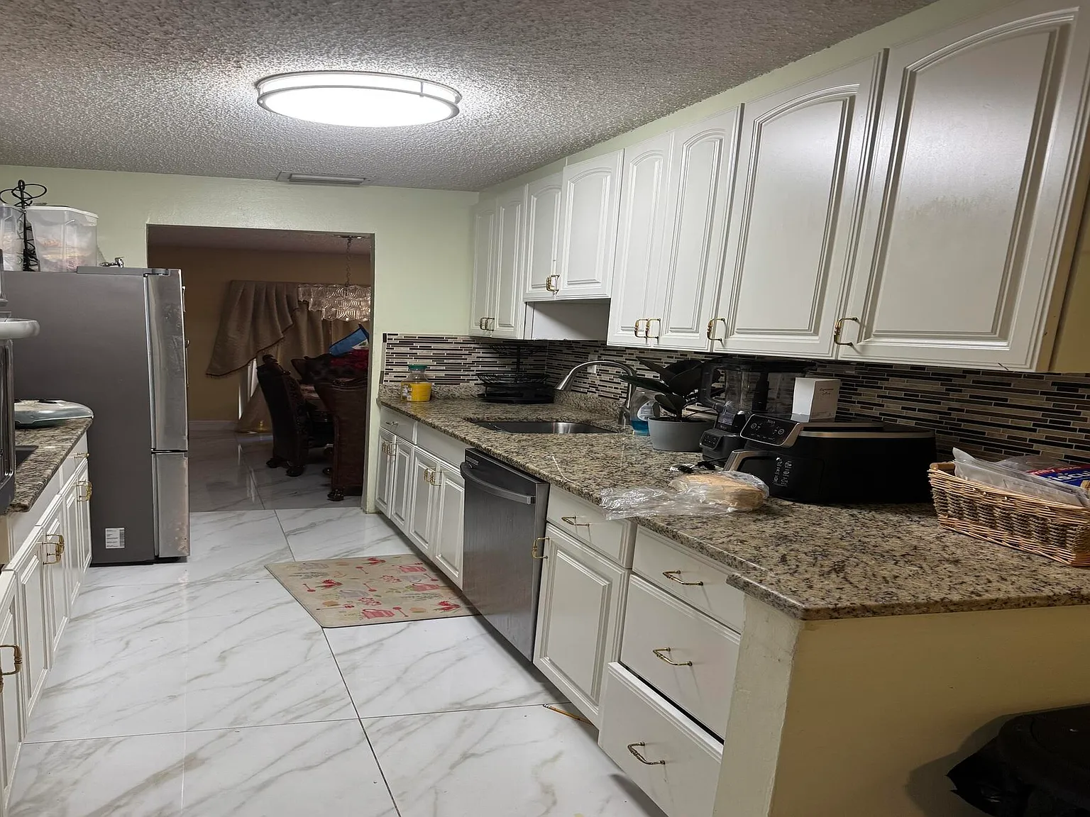 5 bed, 2.5 bath, 2080 sqft, $3,950 — Photo 4