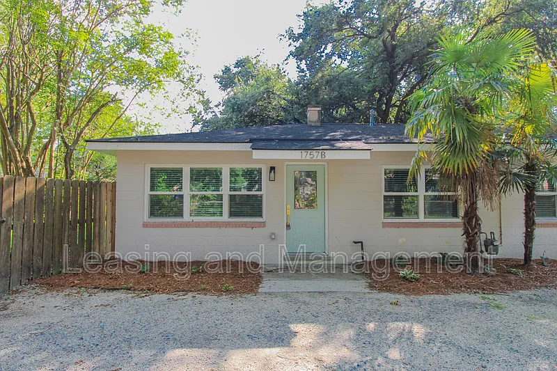 3 bed, 2.0 bath, 1100 sqft, $2,830 — Photo 2