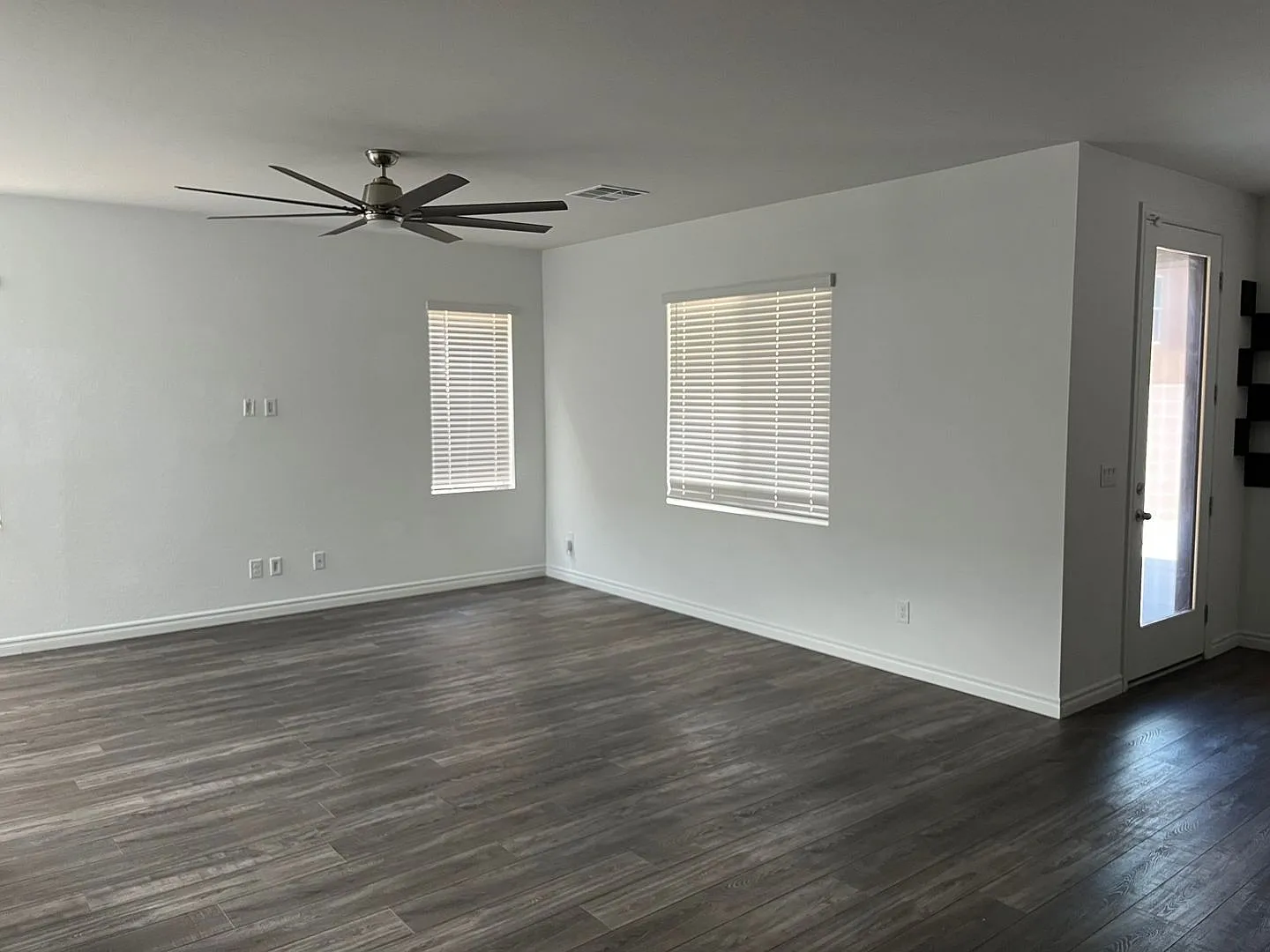 Beautiful New 2 Story home in Gated Aden Square Community — Photo 4