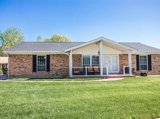 2735 Yaeger Rd, Saint Louis, MO 63129