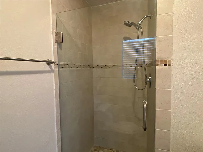 121 Tuna St — Photo 8