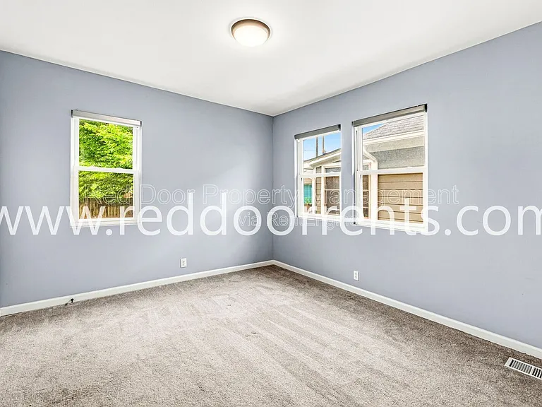 3146 Broadway St — Photo 22