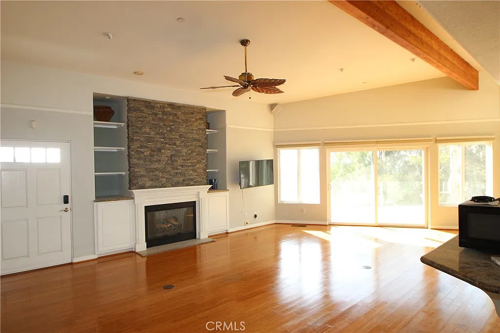 4 bed, 3000 sqft, $7,995 — Photo 2