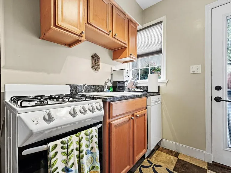 308 Millers Ct NE — Photo 12
