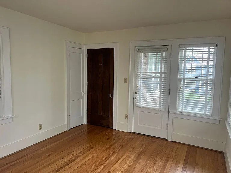 240 W Locust St — Photo 14