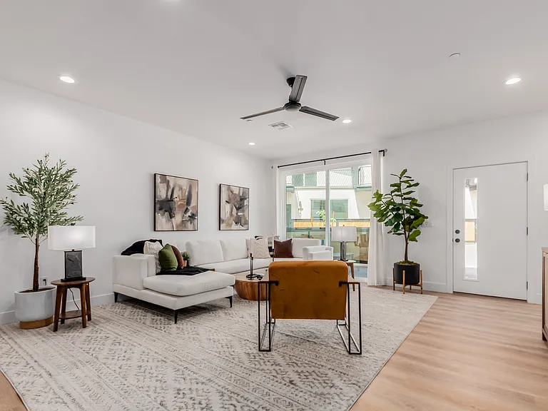 Sonoran Townhomes — Photo 9