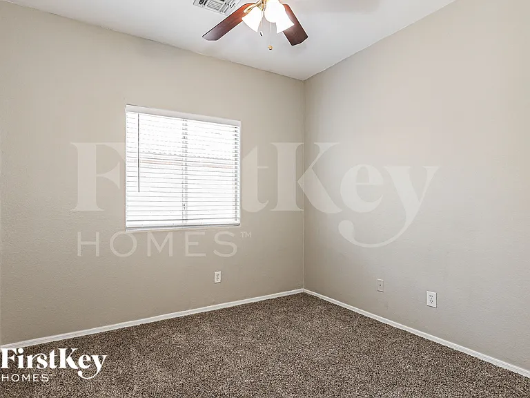 110 N 118th Ave — Photo 13
