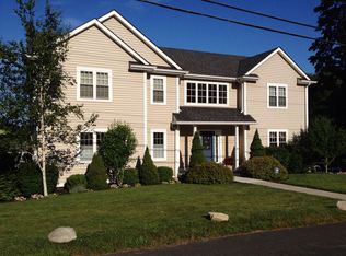 35 Crest Dr, Yorktown Heights, NY 10598