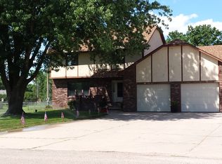 4328 Sherwood Rd, Grand Island, NE 68803