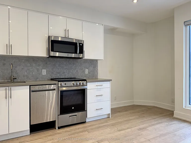 1555 Bloor St W #4 — Photo 3