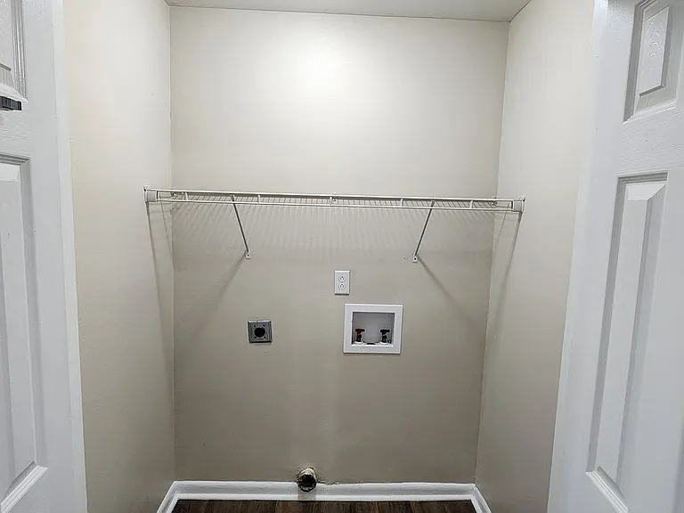 1057 N Main St — Photo 9