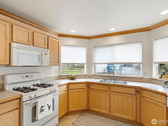5th image of 238 Prince Ave #102