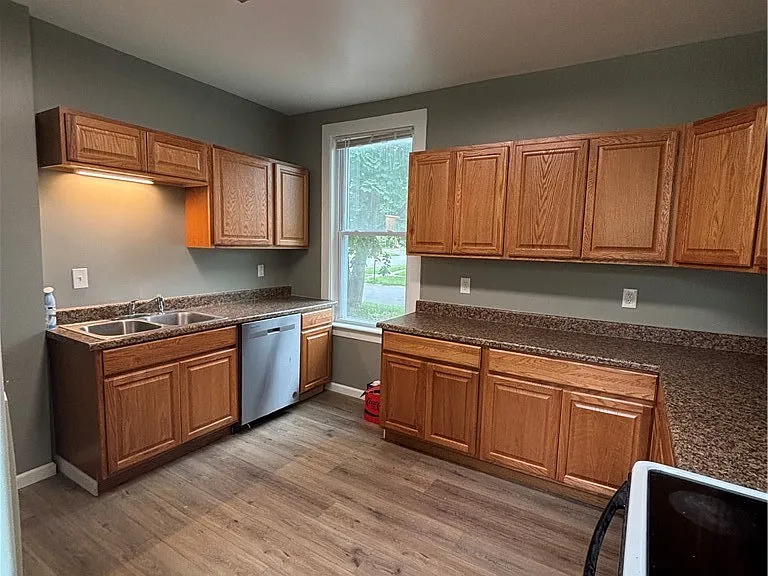 301 N Clinton St — Photo 6