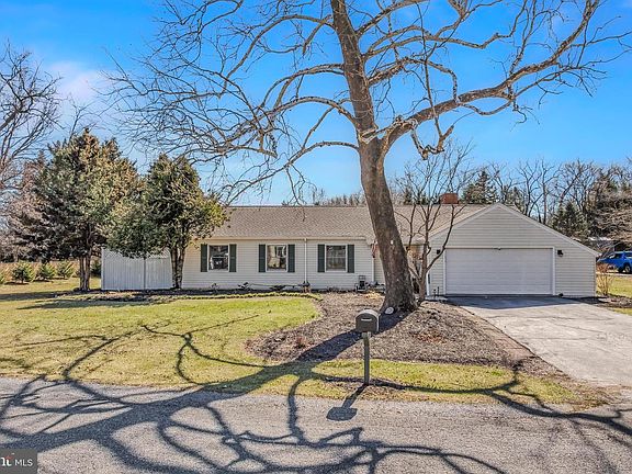 3rd image of 222 Hawick Rd