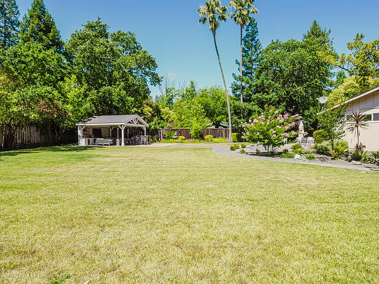 35 Sandra Ct — Photo 35