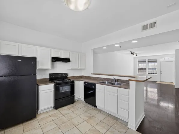 501 N Walnut St