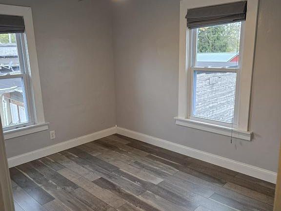 4th image of 128 Miller St