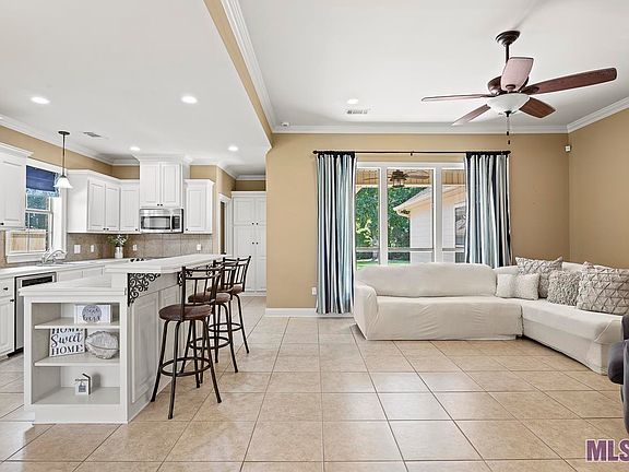 3rd image of 1112 S Sanctuary Ave
