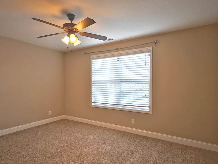 446 Cyprus Ct — Photo 28