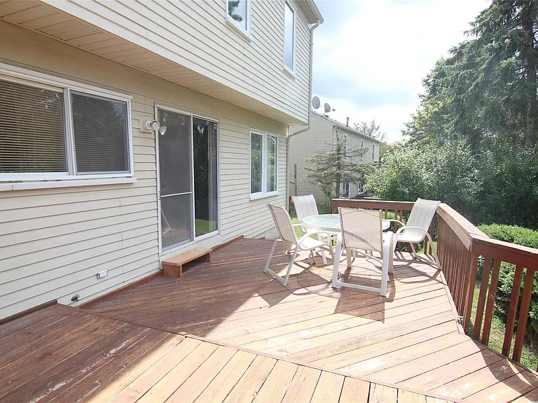 5590 Greenbriar Dr — Photo 6