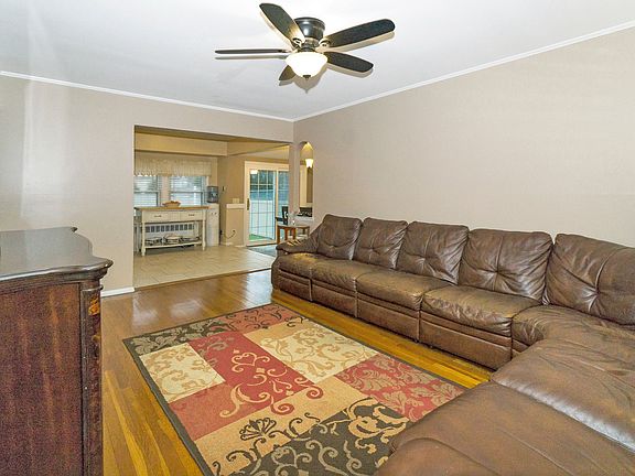 Living room looking into EIK