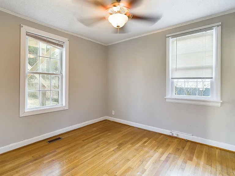 2513 Libbie Ave — Photo 16