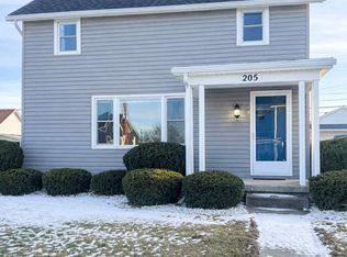 205 E College St, Jackson Center, OH 45334