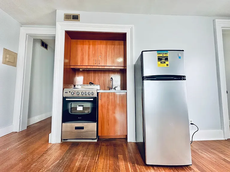 271 Crown St — Photo 4