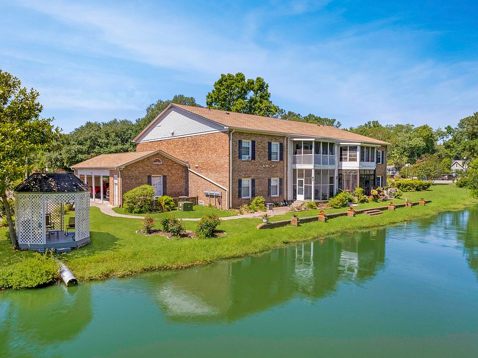 1st image of 105 Woodlake Dr