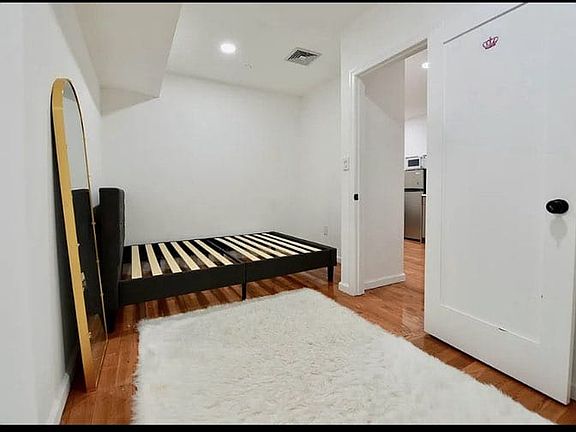4th image of 136 Mulberry St #2A1