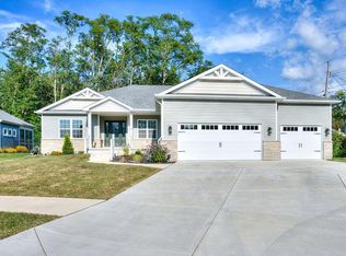 1036 Oak Grove Ct, Crown Point, IN 46307