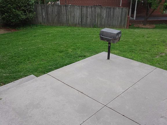 3rd image of 8701 Holly Hill Rd