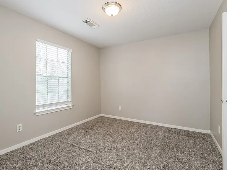 2130 Whittier Dr — Photo 15
