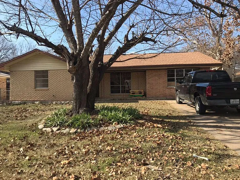 1618 Harley Dr — Photo 3
