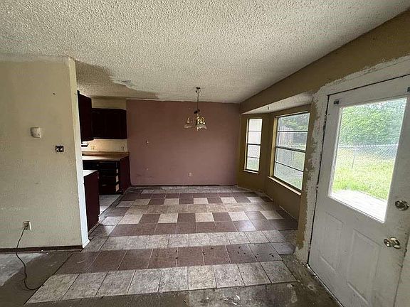 5th image of 2101 Corona Dr