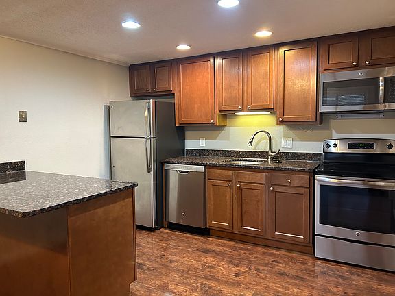 2nd image of 164 Waterbury Ct