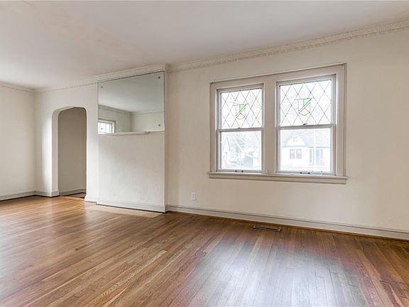 5th image of 1005 W 77th Ter