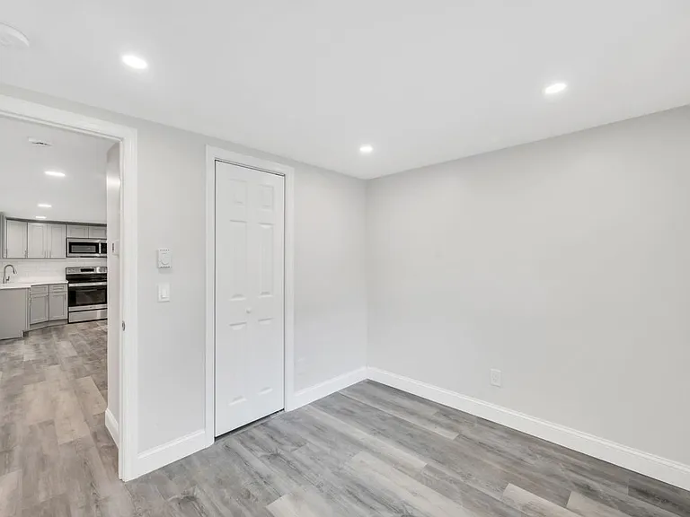 615 Macdonald Ave #B — Photo 8