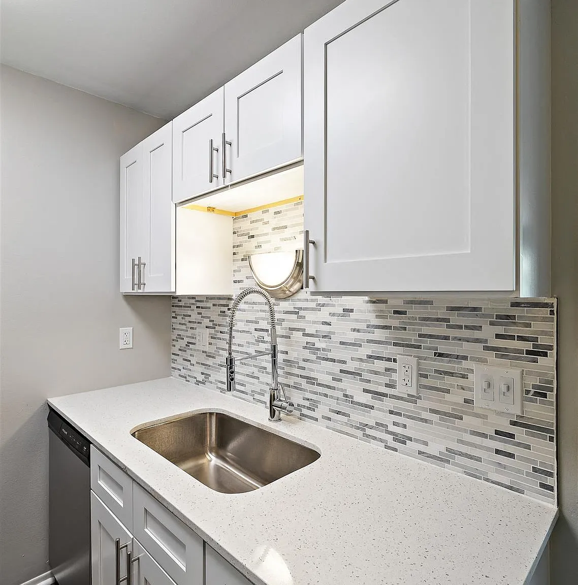 Town & Country Apartments - Wixom, MI — Photo 4