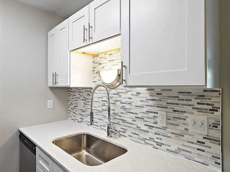 Town & Country Apartments - Wixom, MI — Photo 4