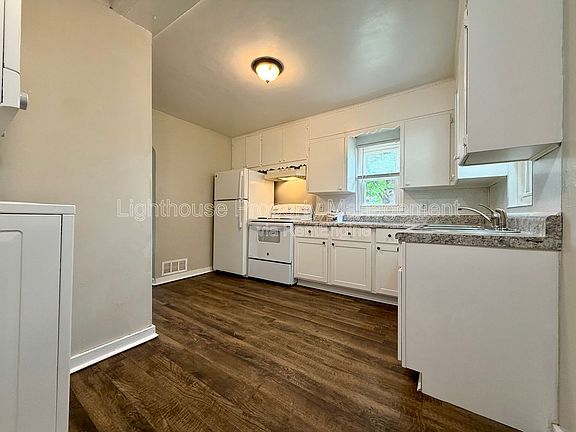 4th image of 2449 Hillside Dr NW