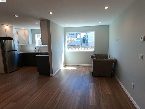 5th image of 720 Foothill Blvd
