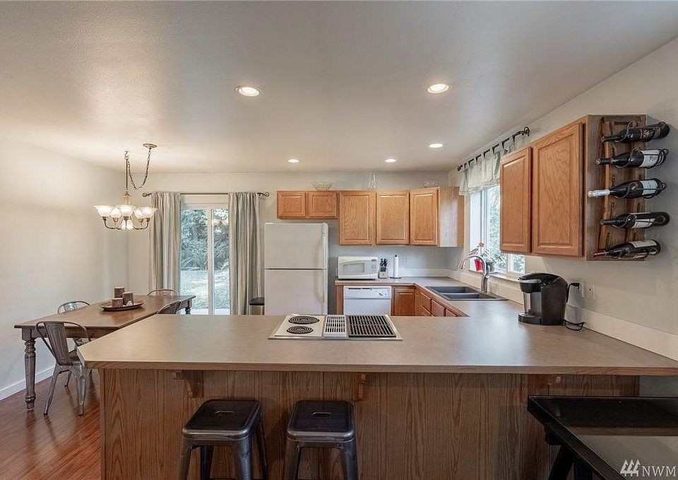 1st image of 627 E Alder Dr