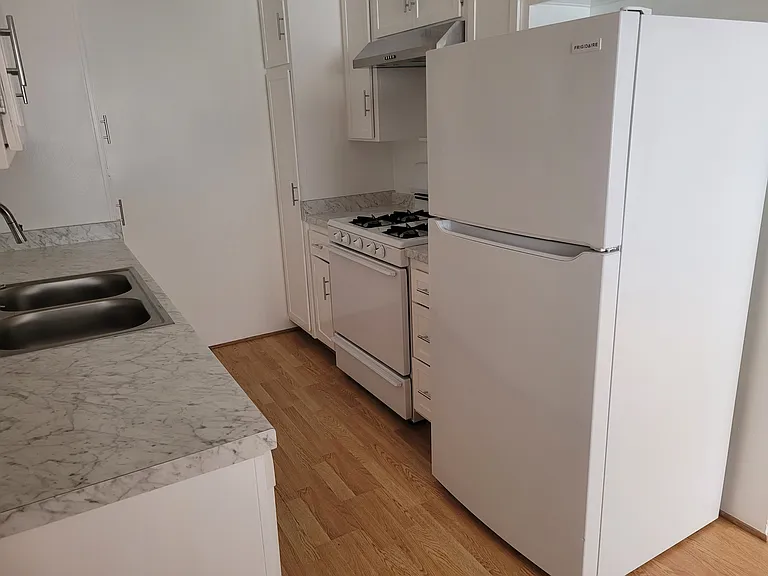 1410 Venice Blvd #6 — Photo 10