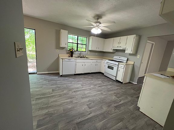 4th image of 521 Villa Ct