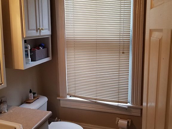 4th image of 522 E Henry St #B